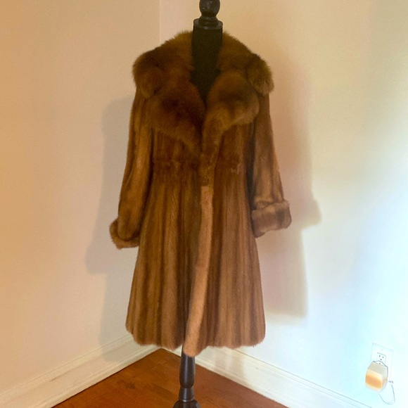 Ultra soft mink coat - Picture 1 of 5